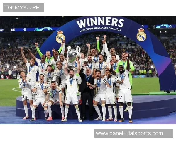 世界足球运动员的辉煌历程与未来发展趋势探讨 世界足球运动员的辉煌历程与未来发展趋势探讨